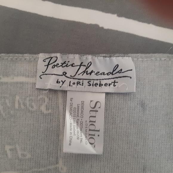 Poetic Threads Wrap - Picture 4 of 4